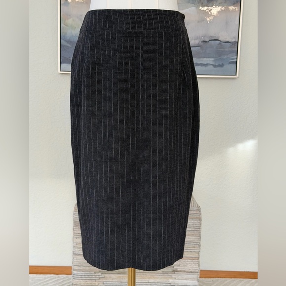 MaxMara Charcoal Pinstripe Pencil Skirt 95%Virgin Wool - Picture 2 of 14